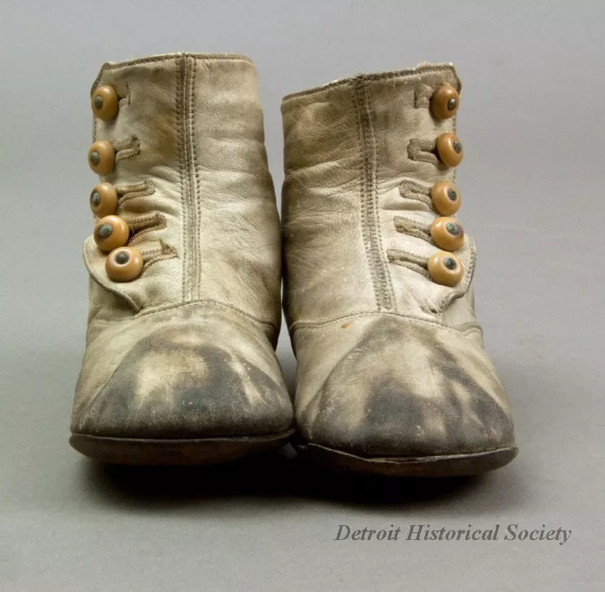 Shoe