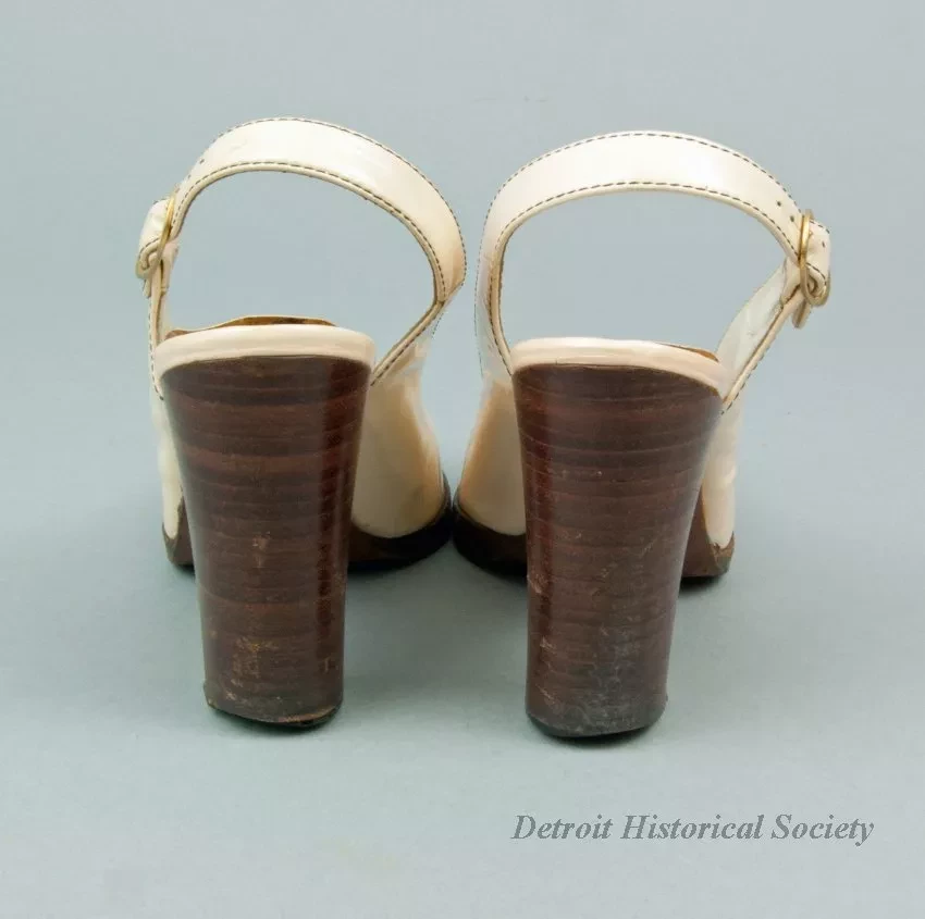 Shoe