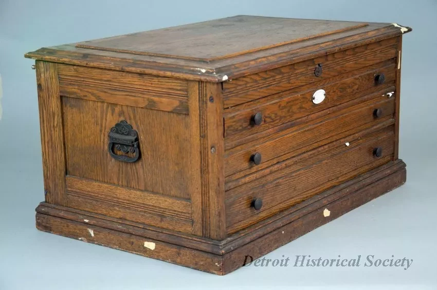 Cabinet, Medicine