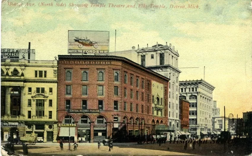 Postcard - Monroe Ave. (North Side) Showing Temple Theatre and Elks Temple, Detroit, Mich.