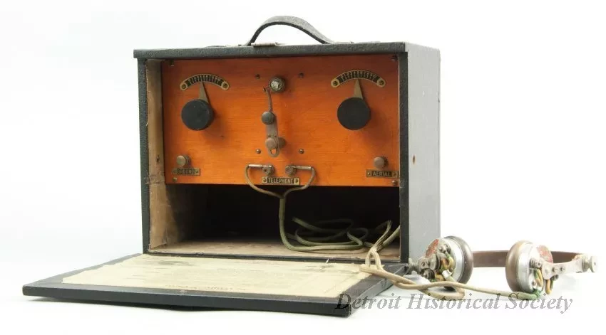 Radio, Crystal