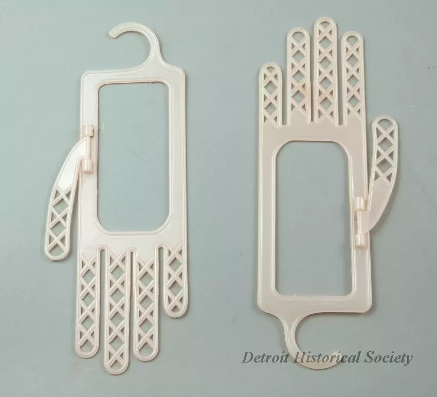 Stretcher, Glove