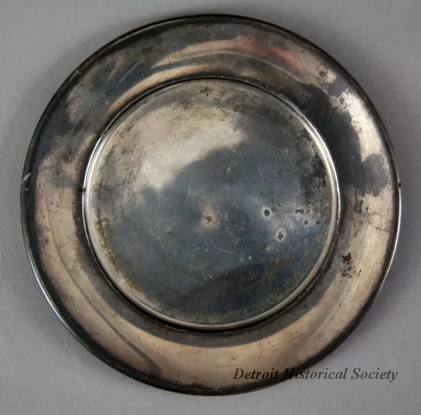Tray, Calling Card