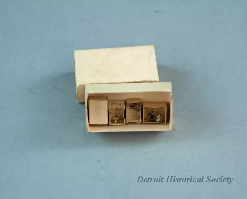 Box, Accessory