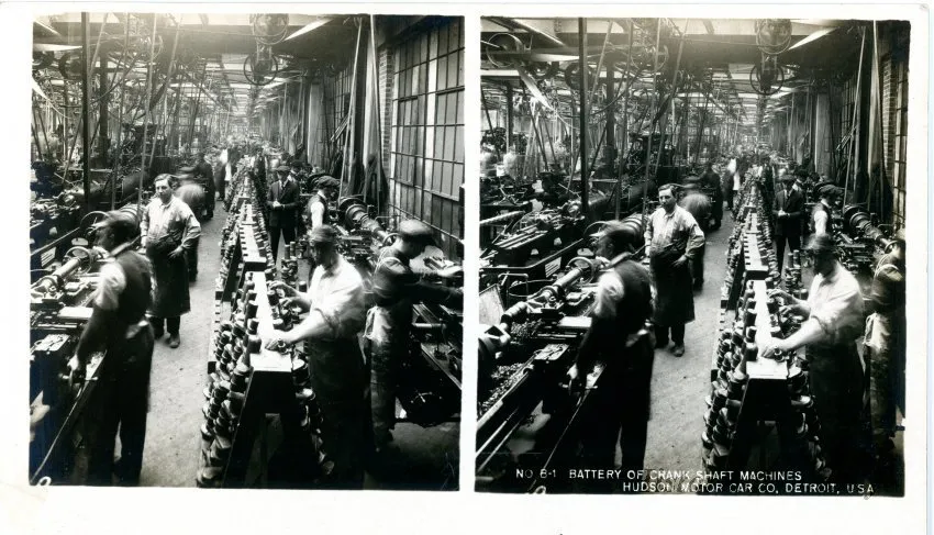 Stereograph - Battery Of Crank Shaft Machines In The Background, Hudson Motor Car Co, Detroit, USA