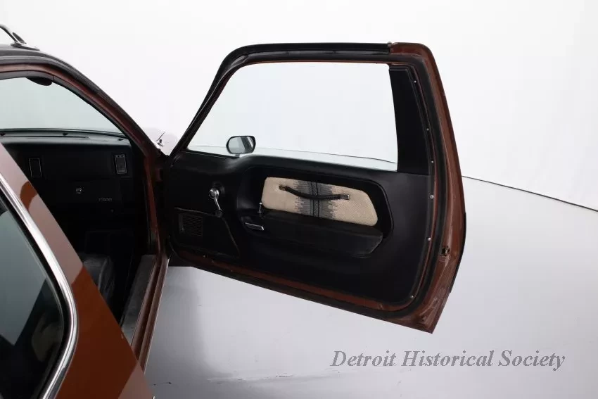 Automobile - 1975 American Motors 2-Door Pacer - Dhs_1982_068_001_arceye_user_06