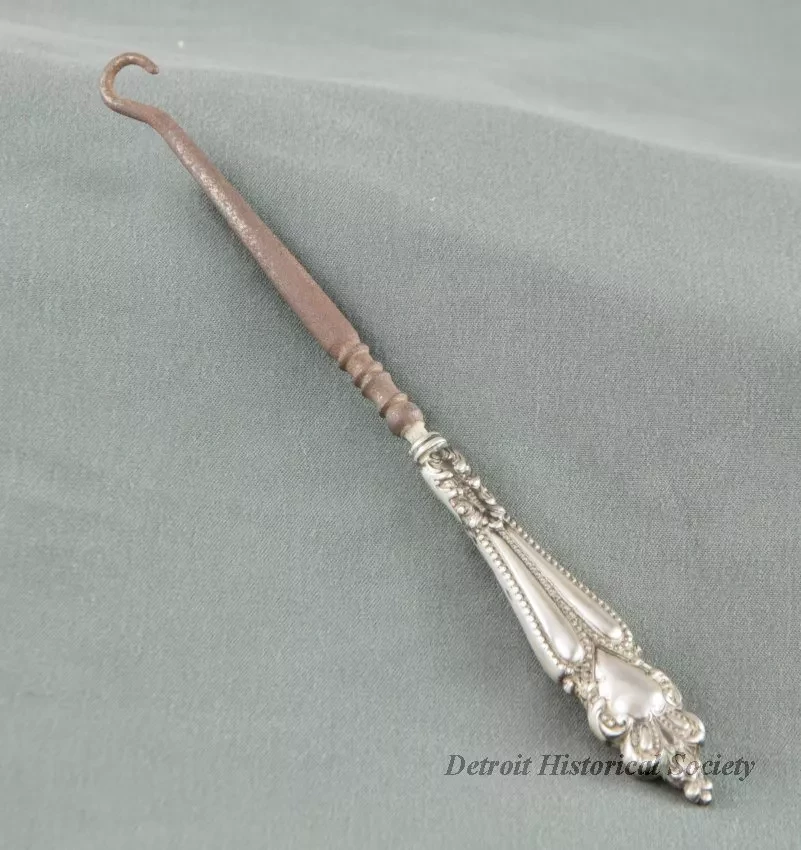 Buttonhook