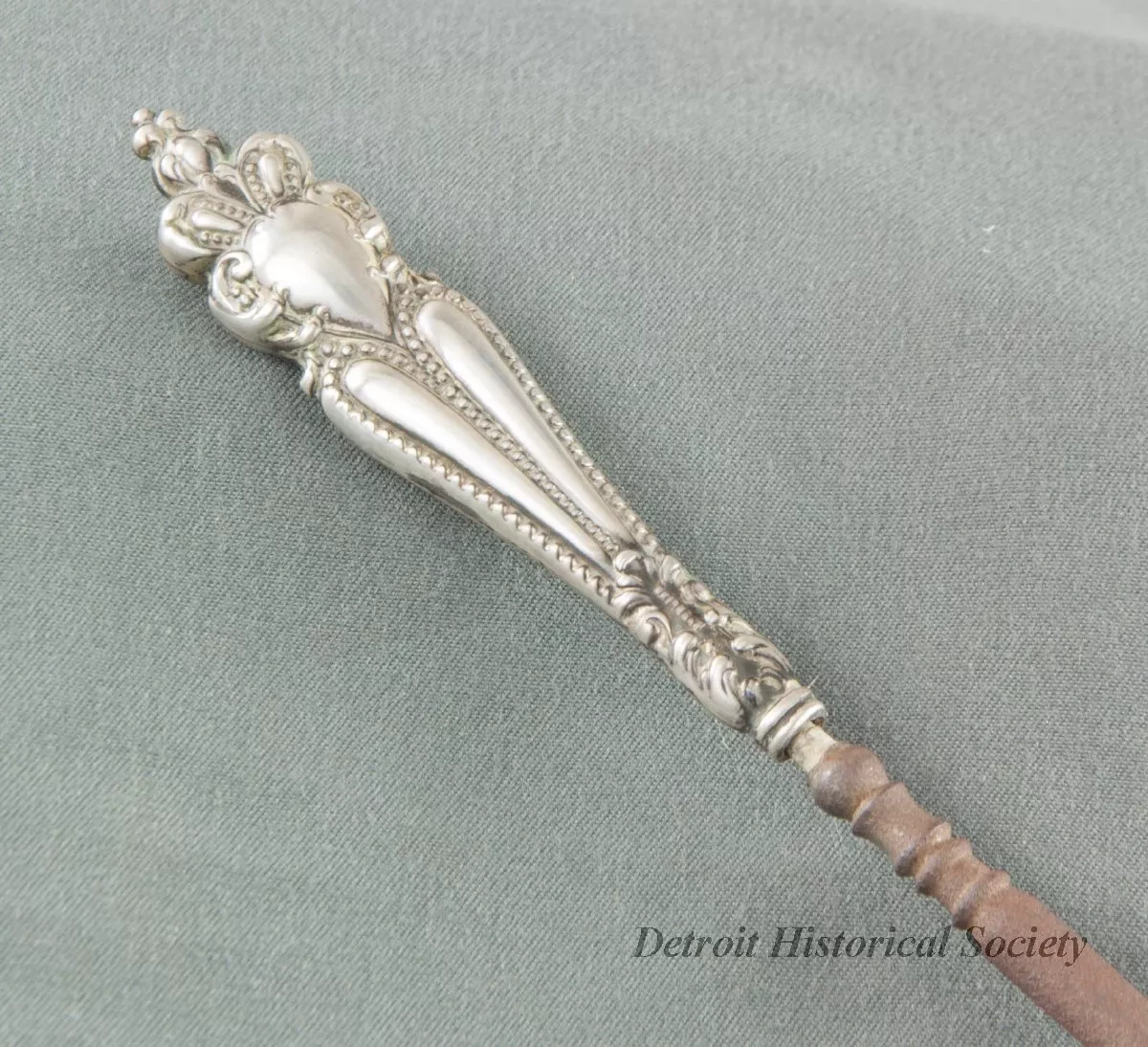 Buttonhook