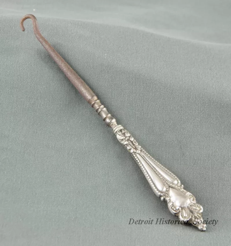 Buttonhook