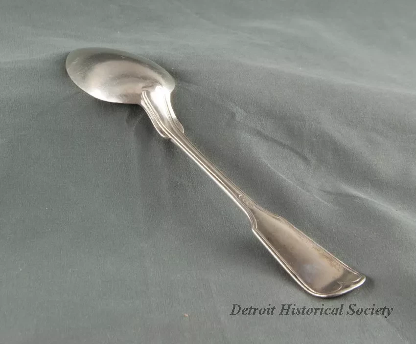 Spoon, Eating