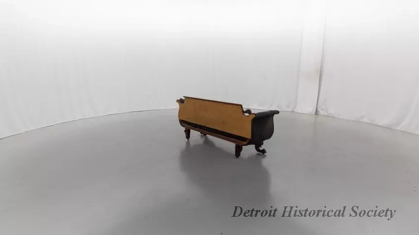 Sofa - Dhs_1940_017_004a_arceye_spin_045