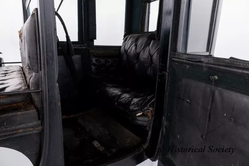 Carriage - 1890's Enclosed Rockaway Carriage - Dhs_1948_145_028_arceye_user_06