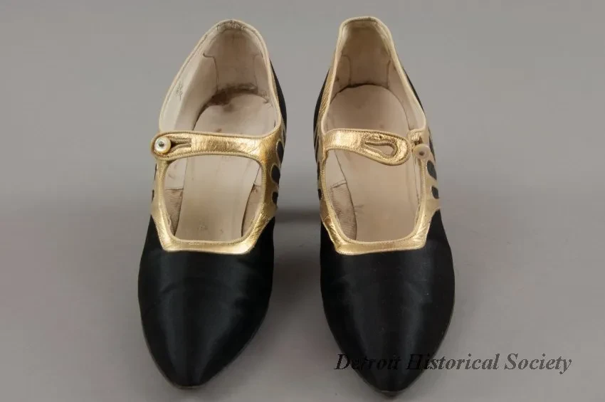 Shoe