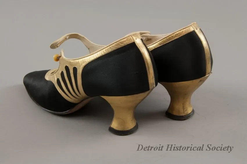 Shoe