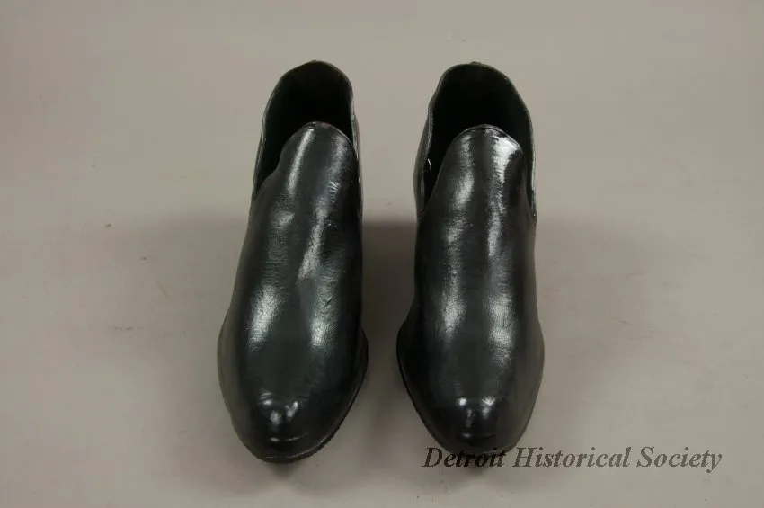 Shoe