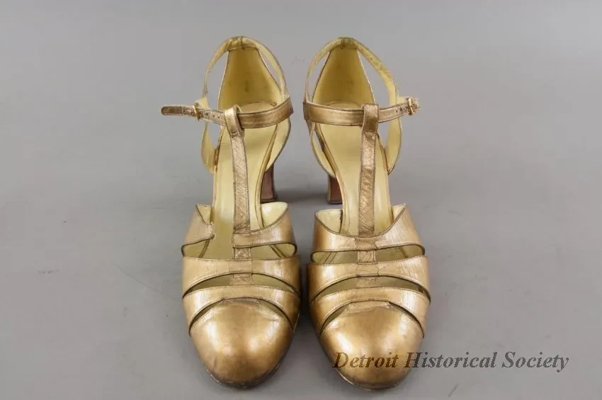 Shoe - Dhs_1982_136_004_sf_02