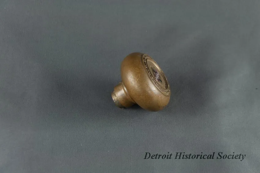 Doorknob - Dhs_2025_091_005_profile_sf