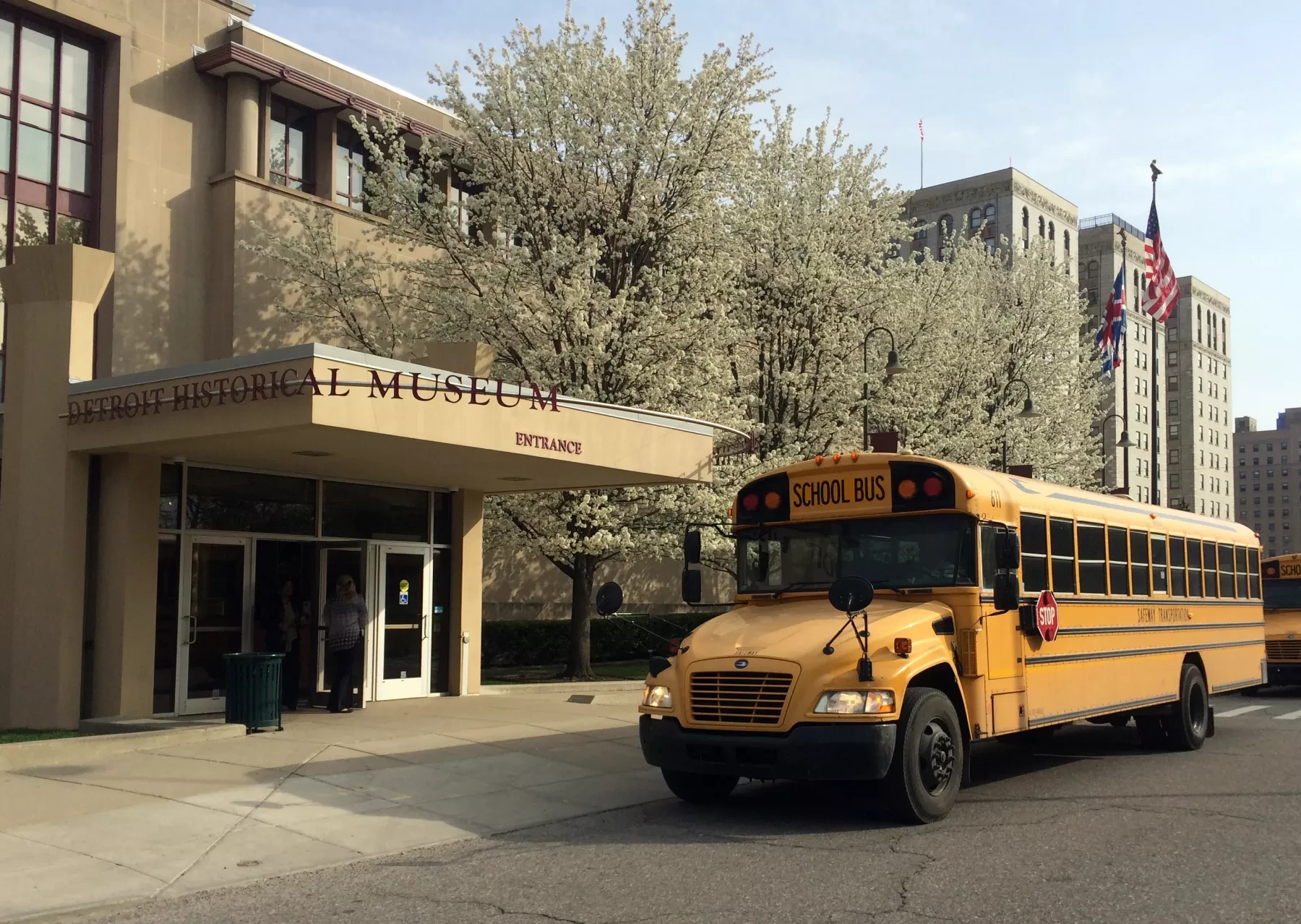 DHM with buses