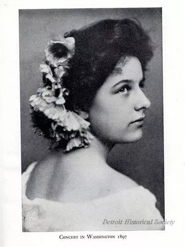 Farrar, Geraldine - Portrait of Geraldine Farrar, 1897